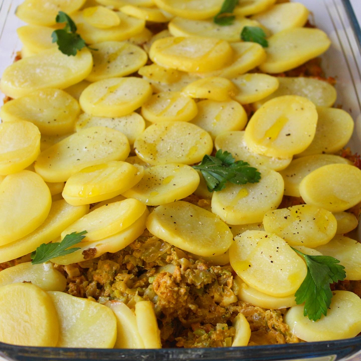 Slordig Snikken Puno Aardappel ovenschotel met broccolirijst en vegan gehakt - Lot of Taste