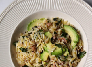 Orzo met tonijn en avocado